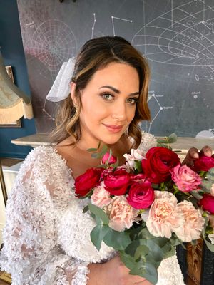 Dani Ferrarezi – Bridal Makeup & Hair