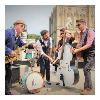 The Snap Chaps – Strolling Band